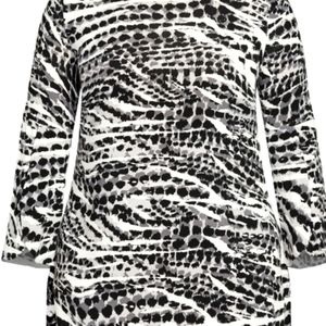 Famous brand NWT plus size top 22/24